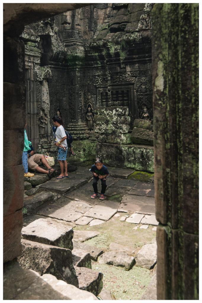Niño en templos de Siem Reap
