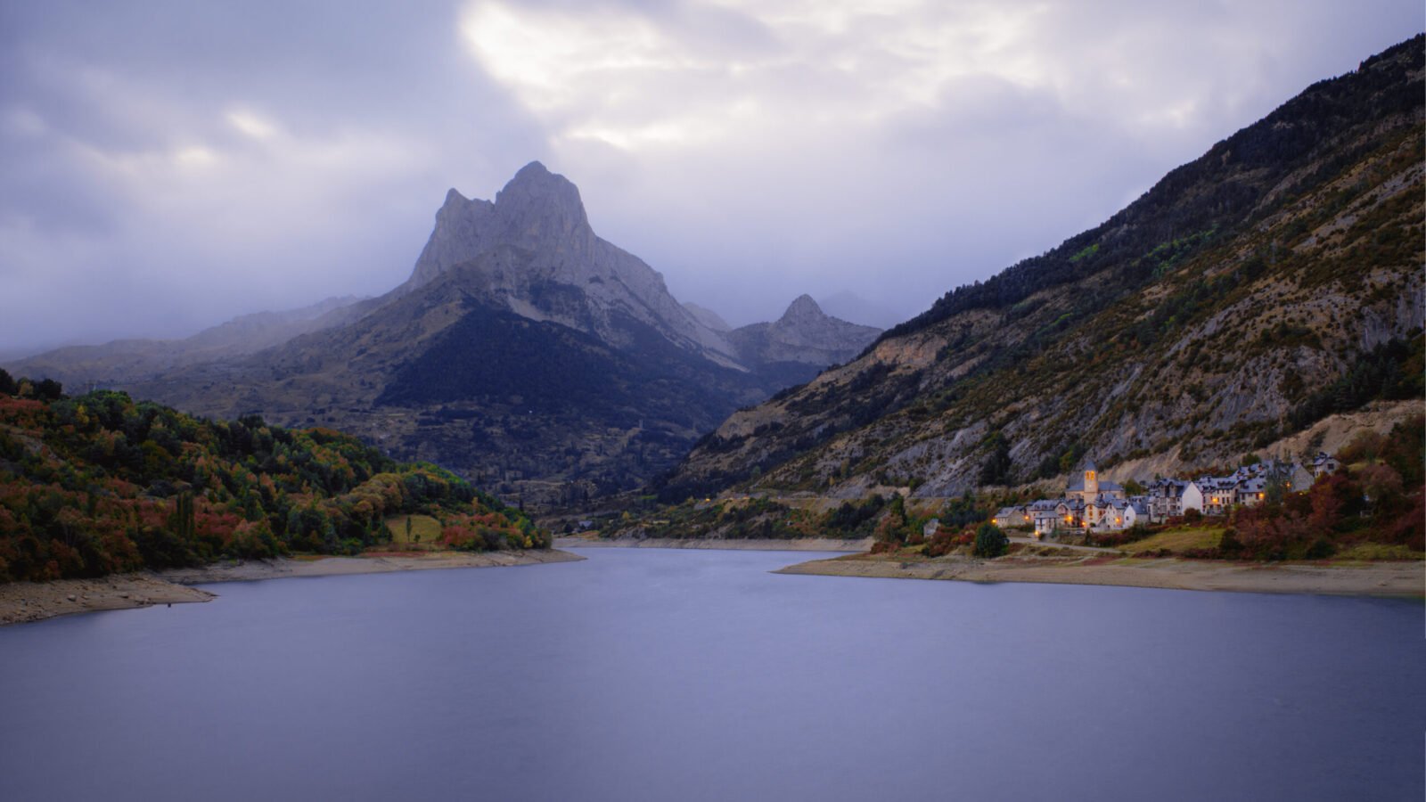 Embalse de Lanuza. Huesca. España